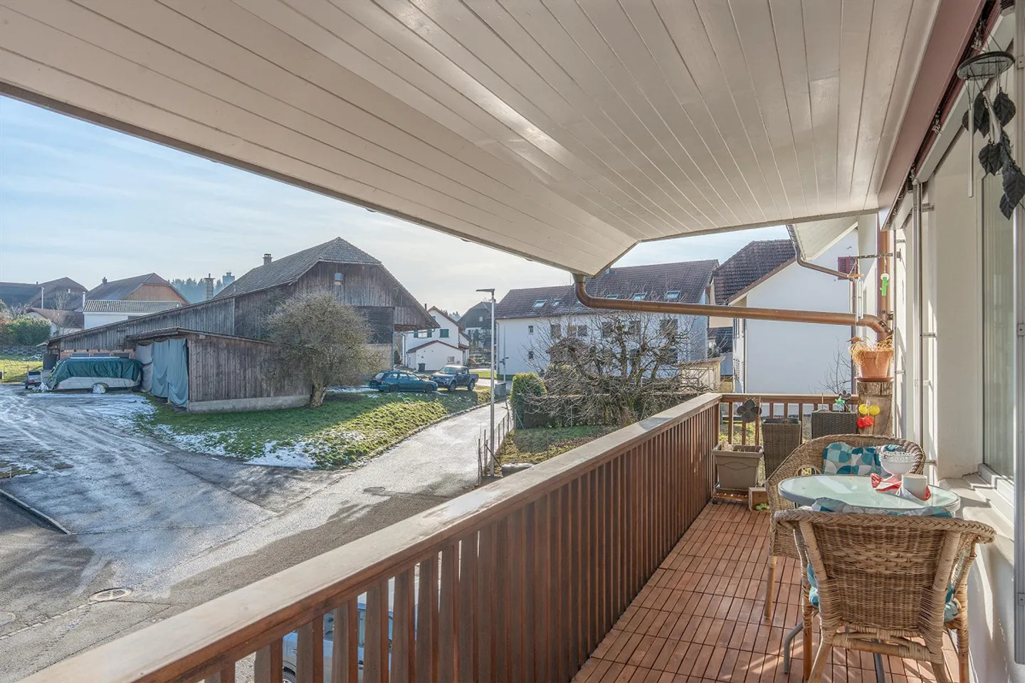 Charming 4.5-room apartment with balcony and garage in Etziken - Photo 11 of 16