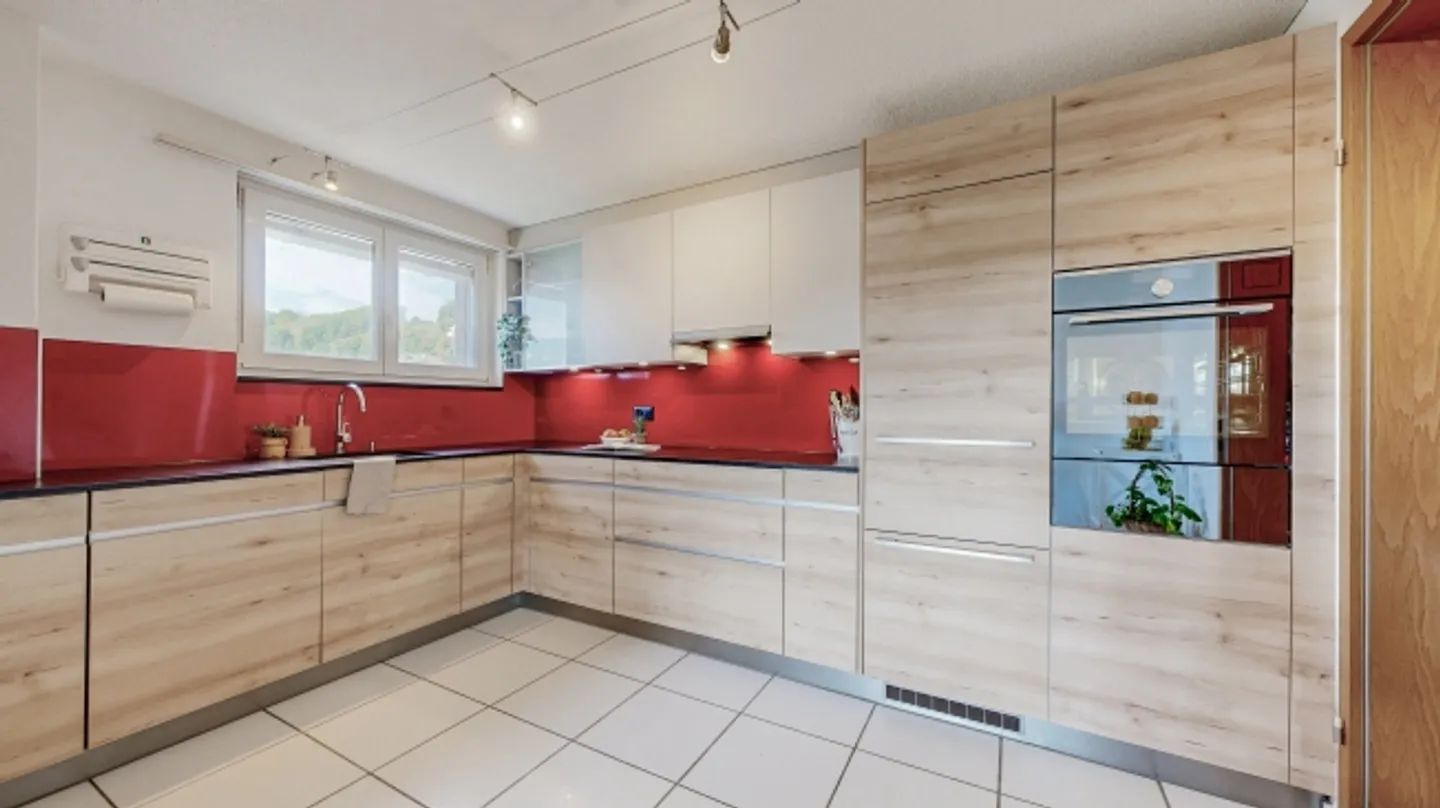 SPAZIOSO E AFFASCINANTE - MAISONETTE DI 5,5 STANZE - Foto 4 di 8