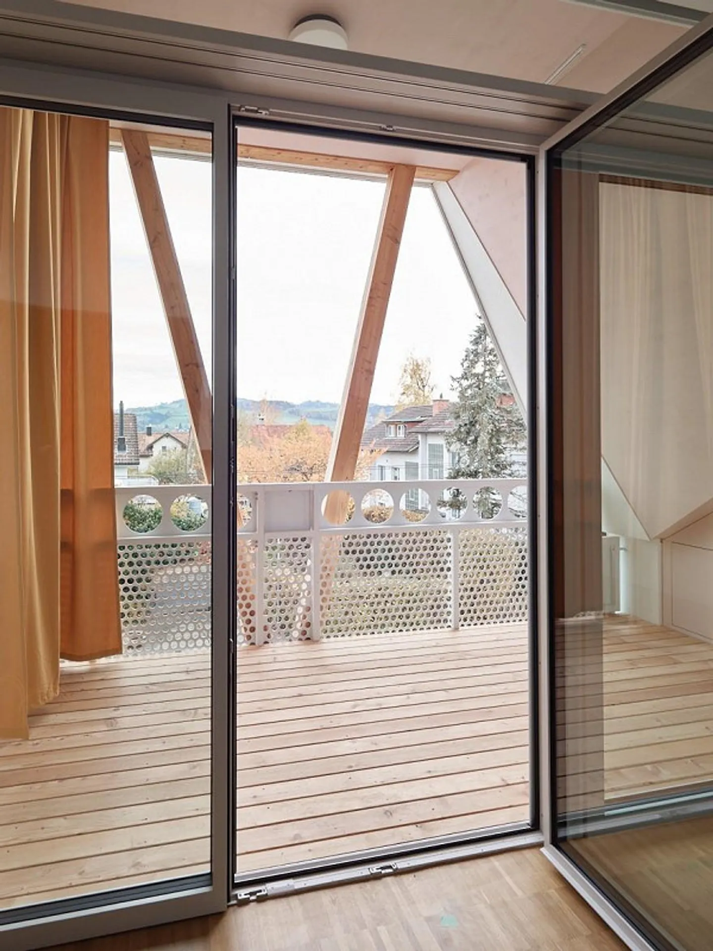 Moderne Wohnung in Rotmonten - Foto 6 von 6