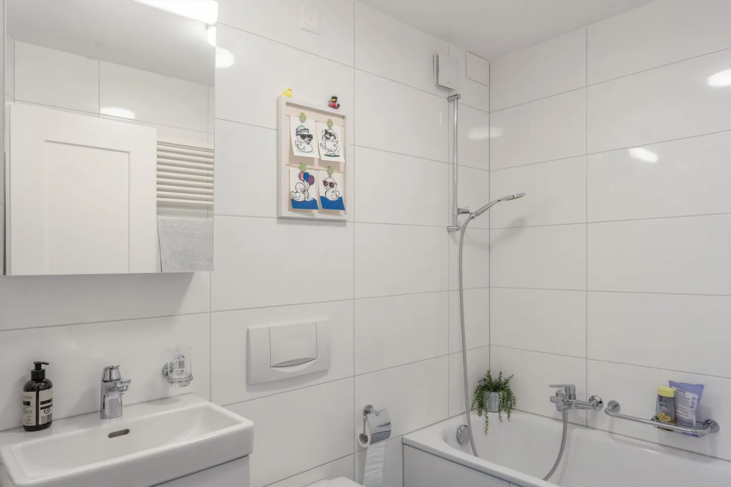 Charming 4.5-room apartment with balcony and garage in Etziken - Photo 15 of 16