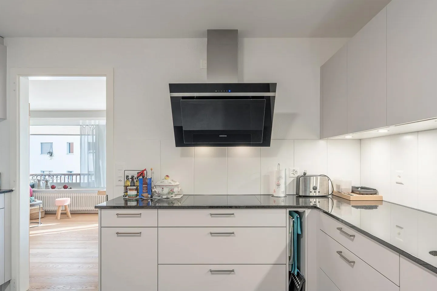 Charming 4.5-room apartment with balcony and garage in Etziken - Photo 13 of 16
