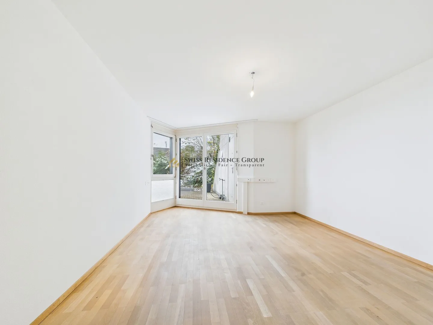 Living with a View: Dreamy 6.5-Room Terrace Apartment with Lake View in Wollerau - Photo 8 of 18