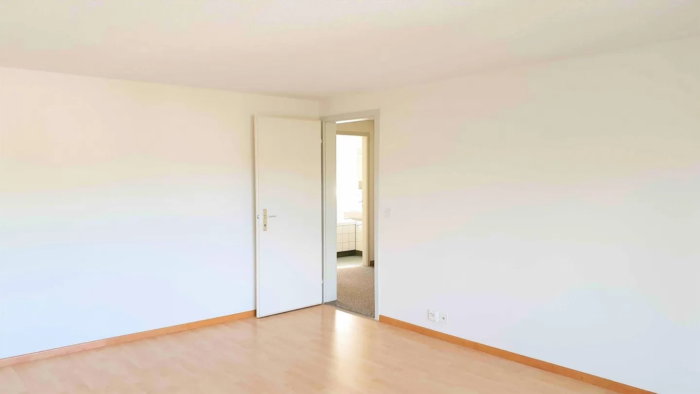 Appartement 4 pièces, directement à la zone verte - Photo 3 sur 16