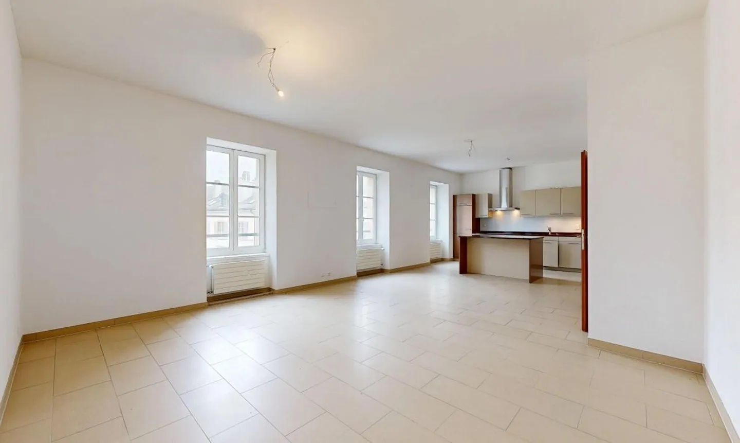 Magnifique 5.5p aux grands volumes à 2 pas du lac et du centre ville! - Photo 2 sur 11