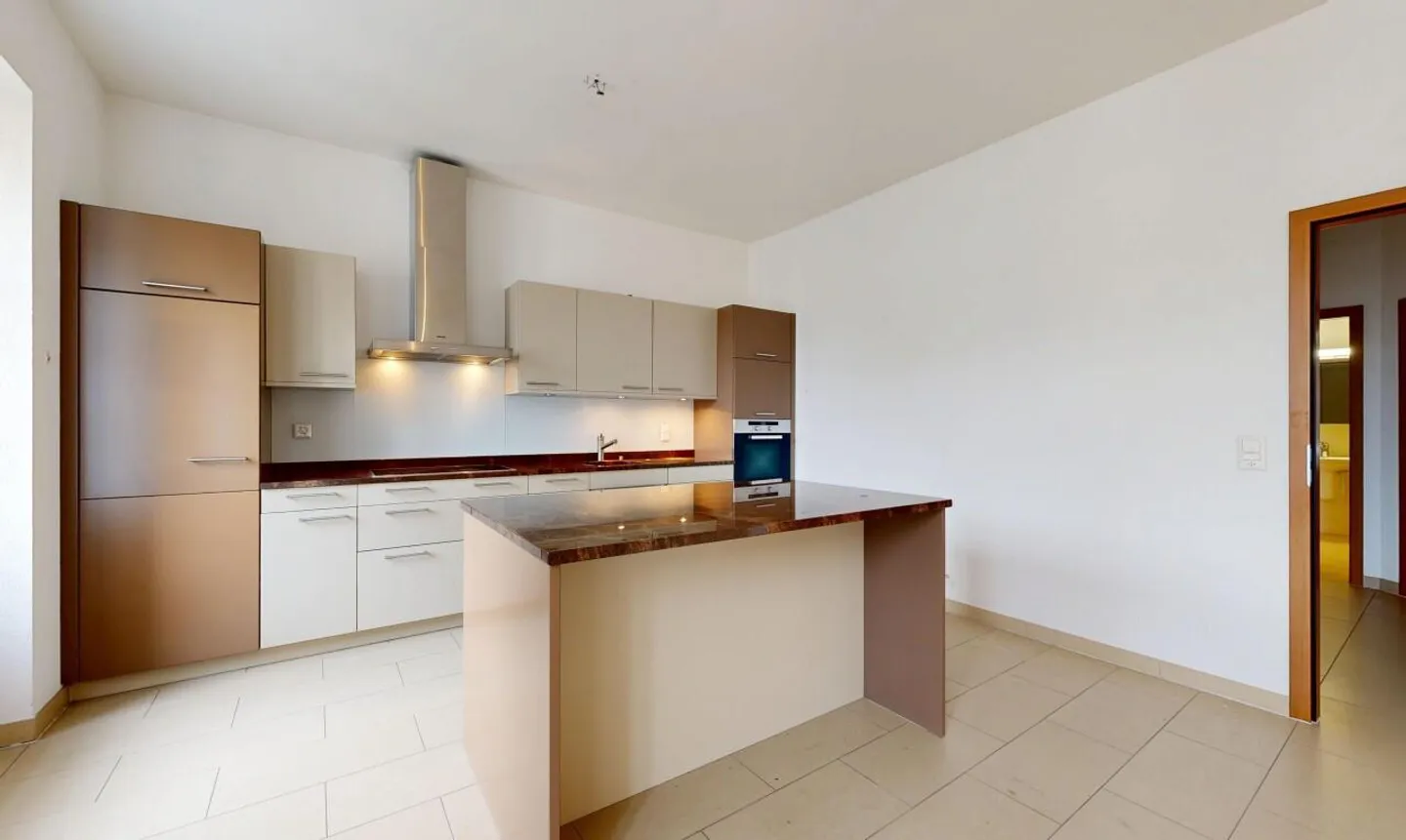 Magnifique 5.5p aux grands volumes à 2 pas du lac et du centre ville! - Photo 5 sur 11