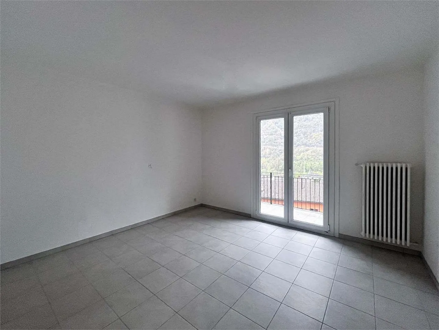Bodio, good 3.5-room apartment with balcony and open view - Photo 2 of 7