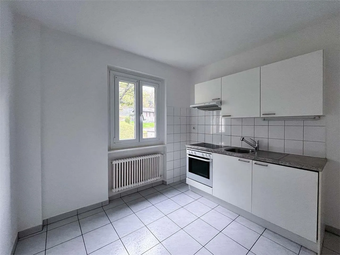 Bodio, good 3.5-room apartment with balcony and open view - Photo 3 of 7