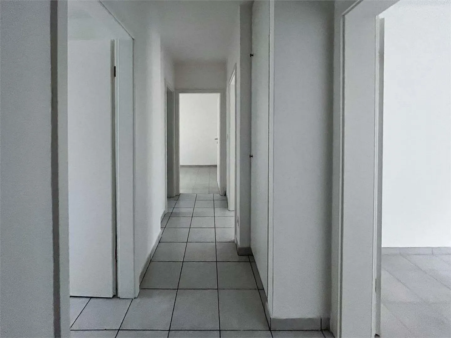 Bodio, good 3.5-room apartment with balcony and open view - Photo 5 of 7