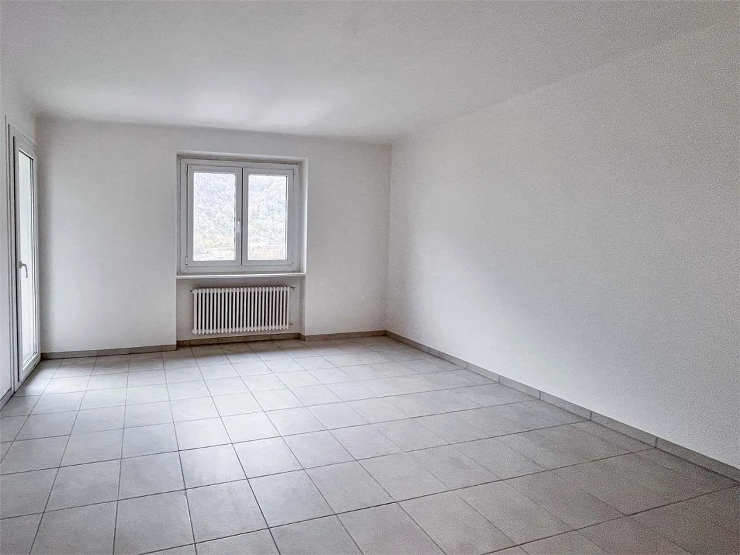 Bodio, good 3.5-room apartment with balcony and open view - Photo 6 of 7