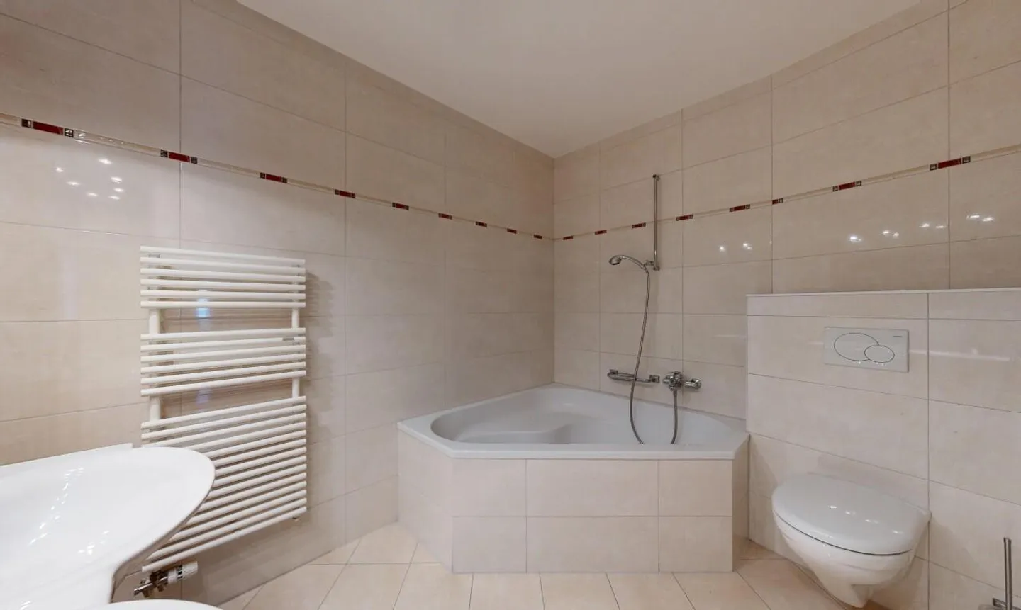 Magnifique 5.5p aux grands volumes à 2 pas du lac et du centre ville! - Photo 9 sur 11