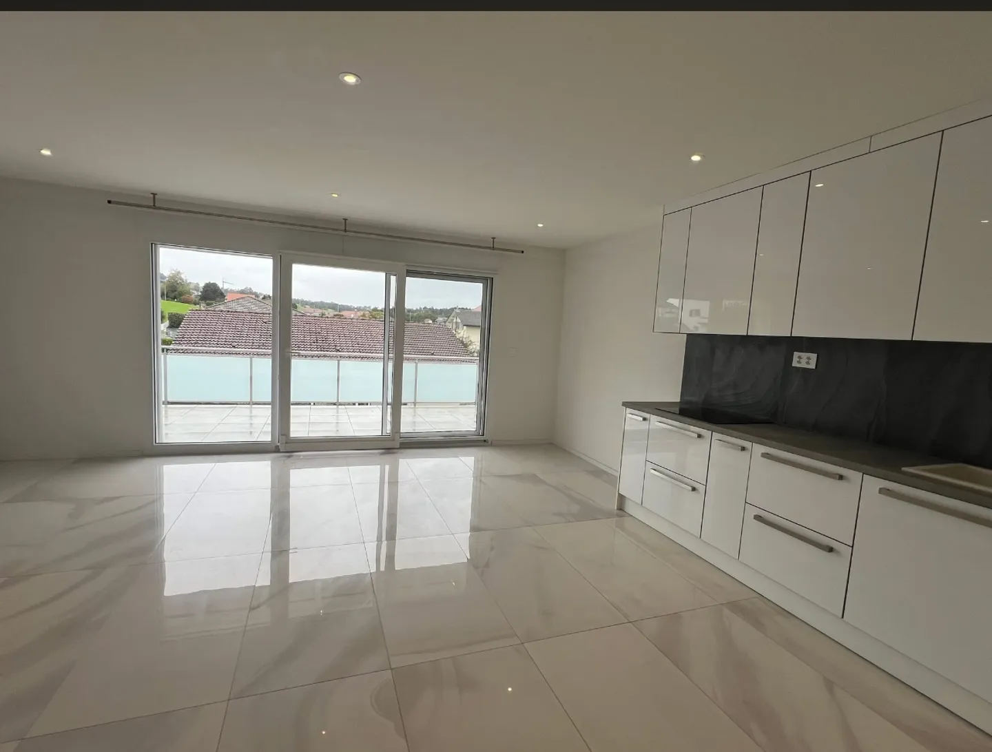 4.5 Room Apartment - Photo 1 of 8