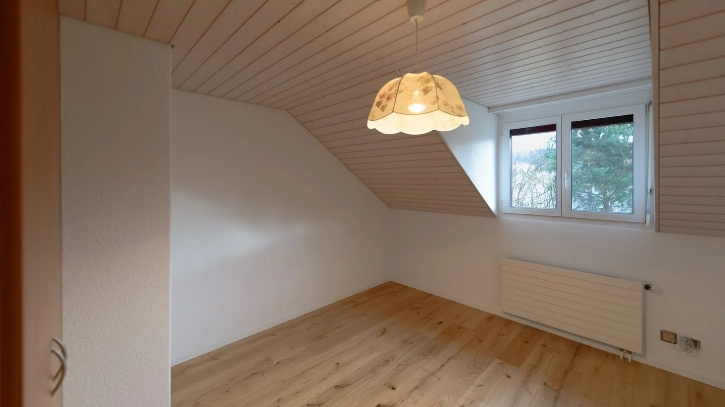 Cozy 3.5-room attic apartment in a quiet location in Kefikon ZH - Photo 5 of 10