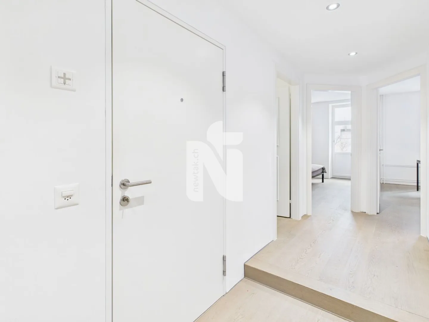 Lichtdurchflutete, möblierte 3.5-Zimmer-Wohnung mit grossem Balkon in zentraler Lage beim Spalentor - Foto 2 von 12