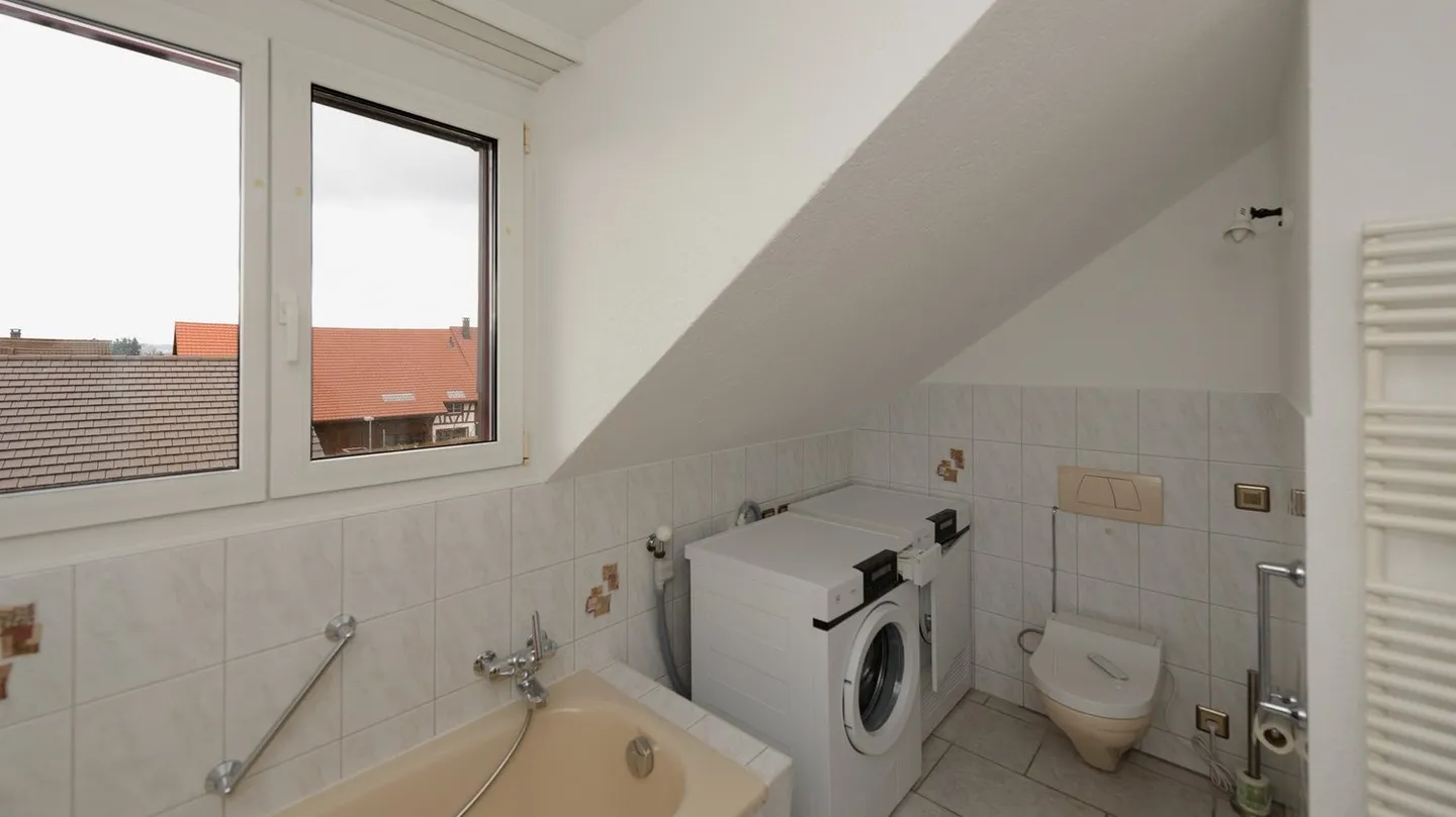 Cozy 3.5-room attic apartment in a quiet location in Kefikon ZH - Photo 9 of 10