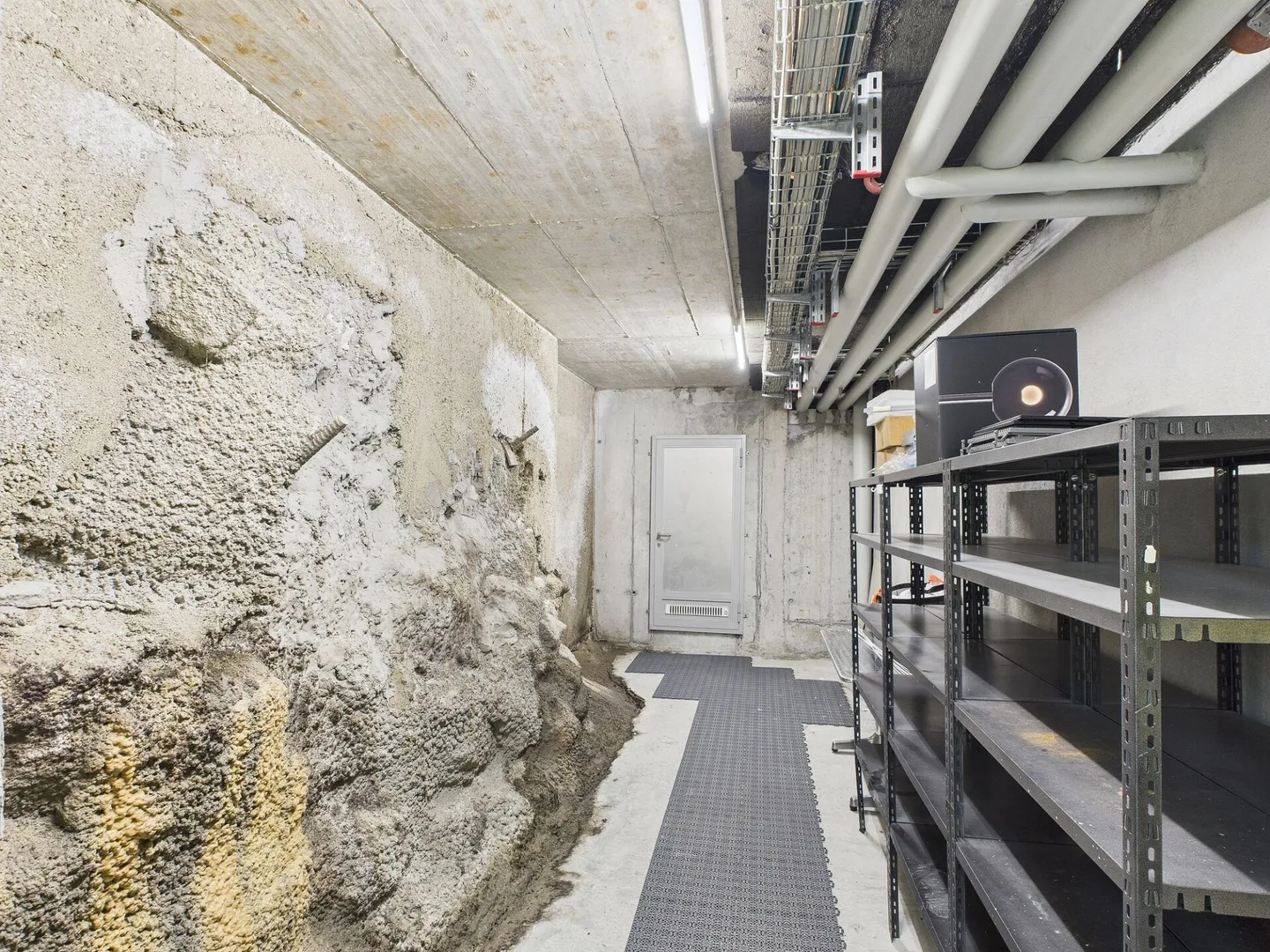 Living with a View: Dreamy 6.5-Room Terrace Apartment with Lake View in Wollerau - Photo 17 of 18