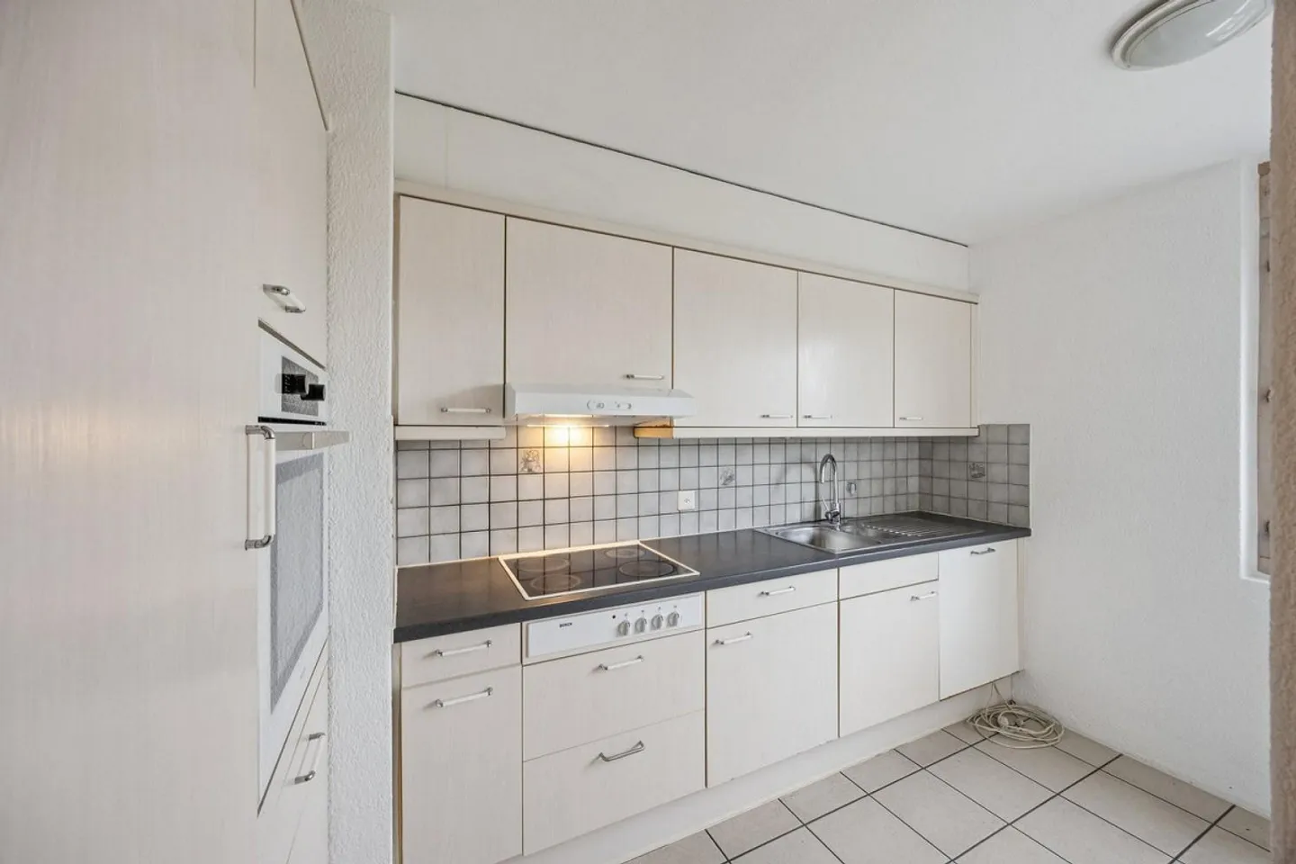 Appartamento di 3,5 stanze appena ristrutturato al 3° piano a Bienne - Foto 8 di 11