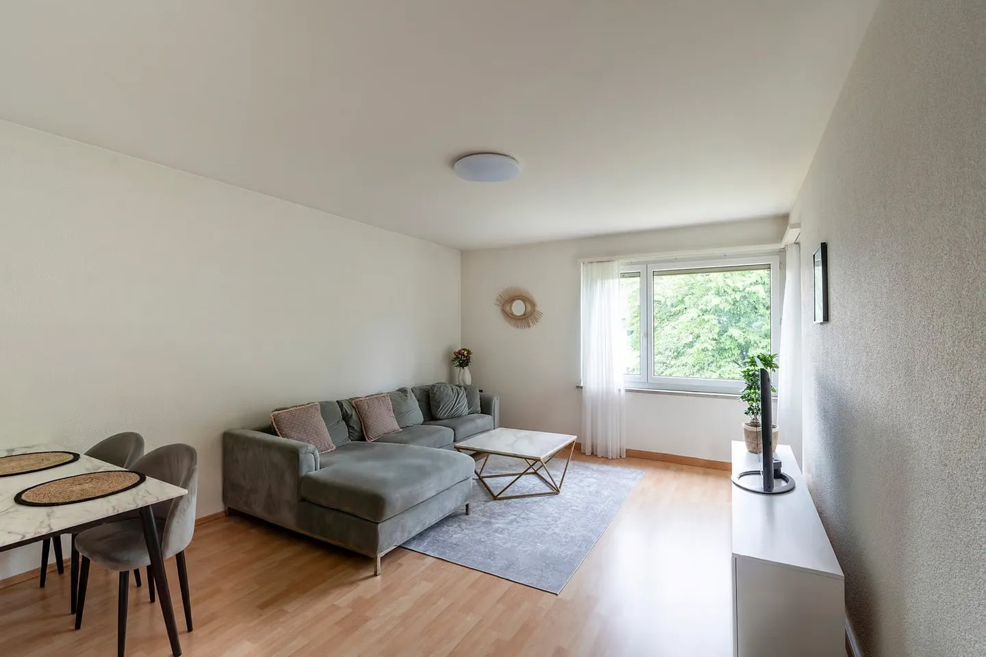 Fully Rented Multi-Family House in a Central Residential Location in Dübendorf - Photo 2 of 13