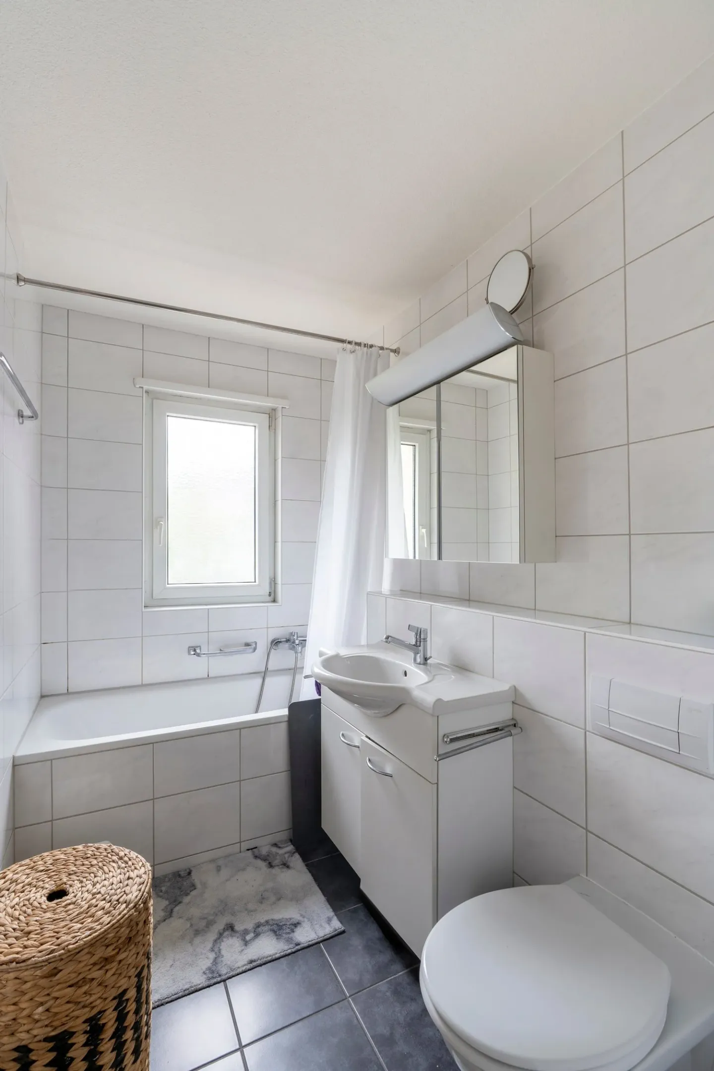 Fully Rented Multi-Family House in a Central Residential Location in Dübendorf - Photo 6 of 13