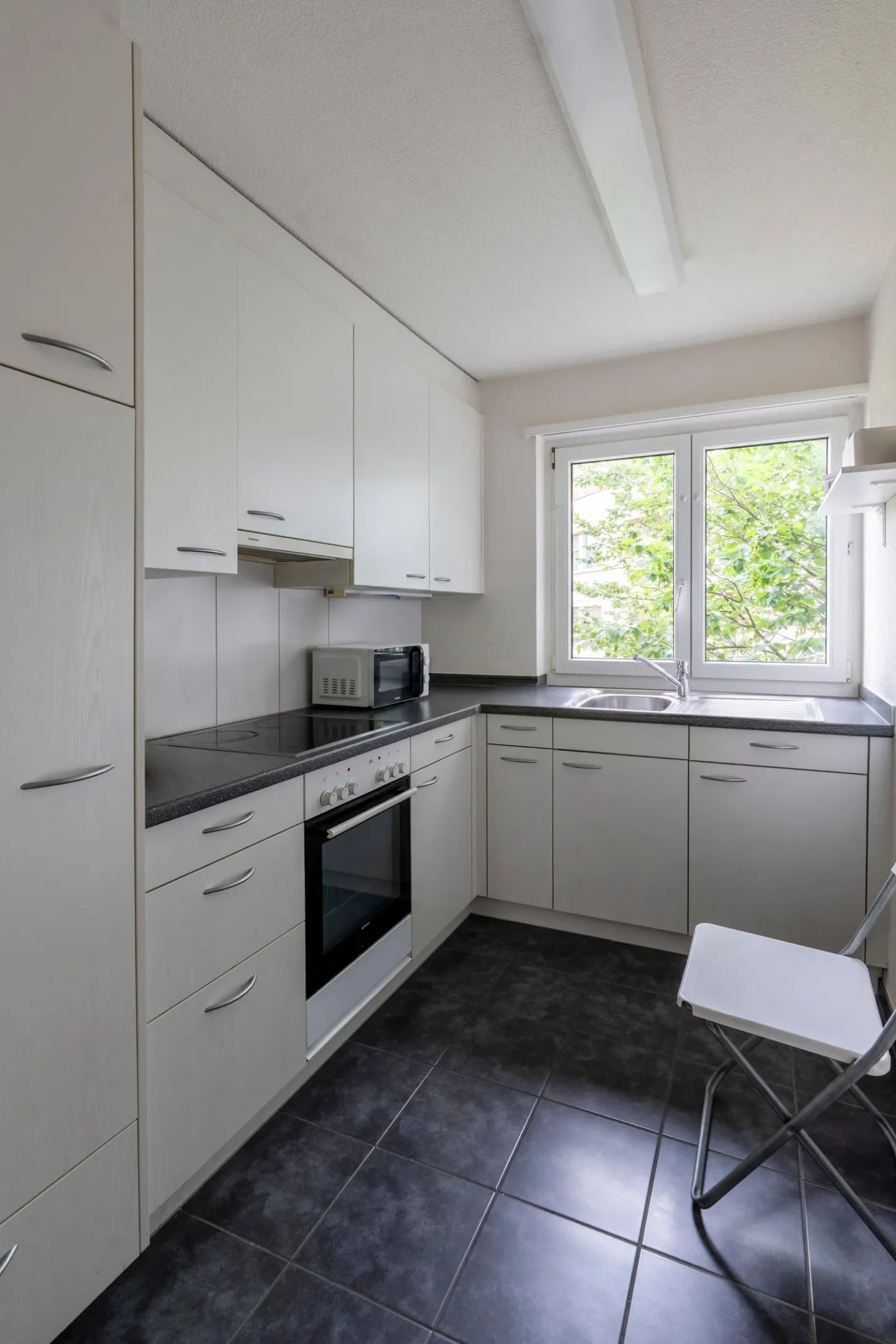 Fully Rented Multi-Family House in a Central Residential Location in Dübendorf - Photo 5 of 13