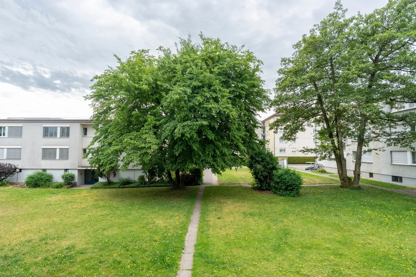 Fully Rented Multi-Family House in a Central Residential Location in Dübendorf - Photo 9 of 13