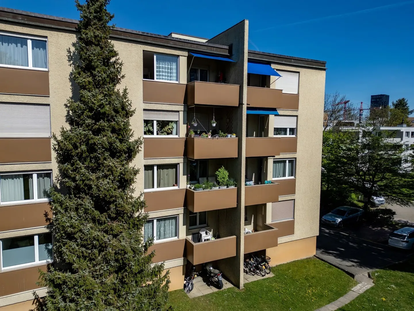 Fully Rented Multi-Family House in a Central Residential Location in Dübendorf - Photo 1 of 13