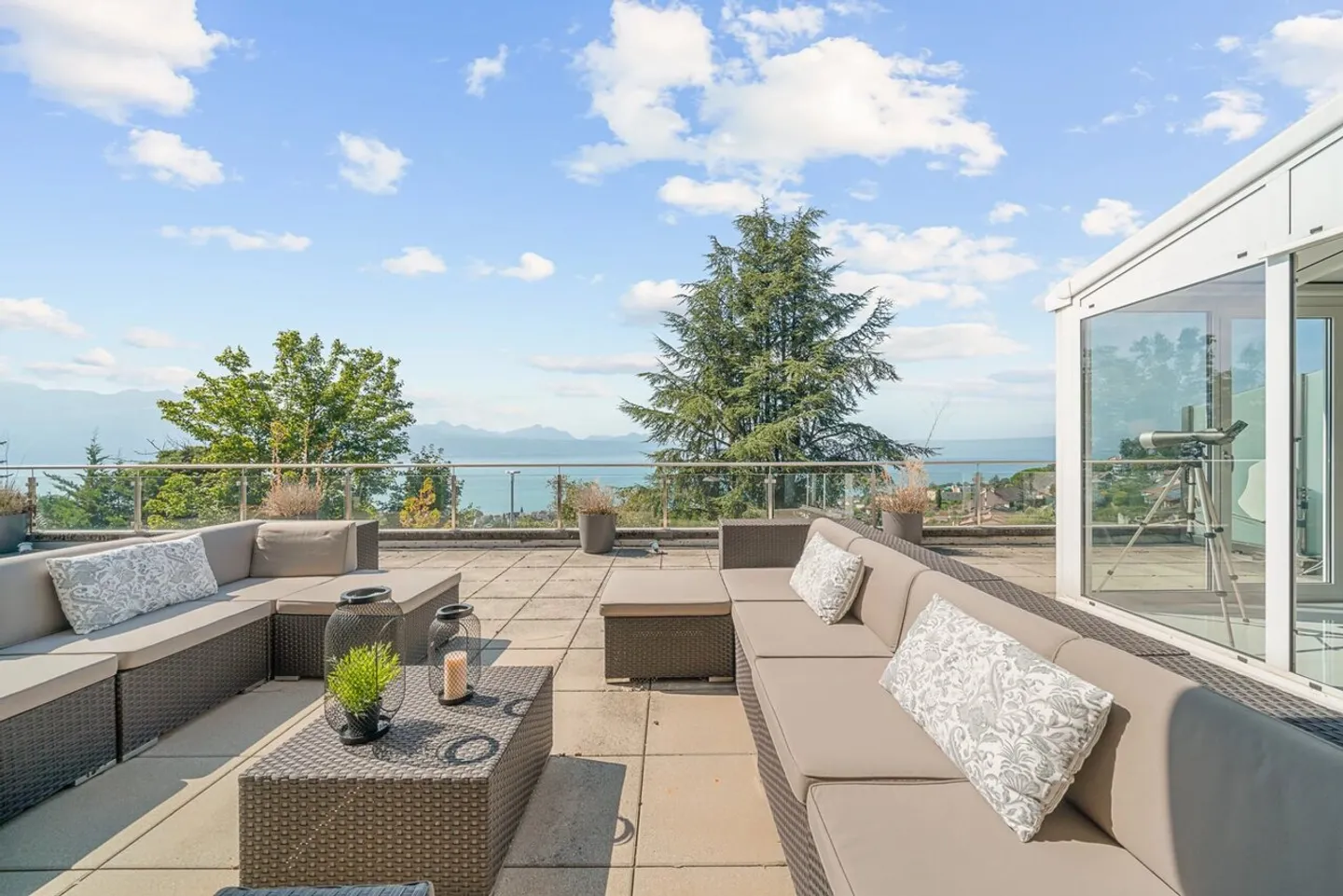 Duplex penthouse with unobstructed view of Lake Geneva - Photo 2 of 9