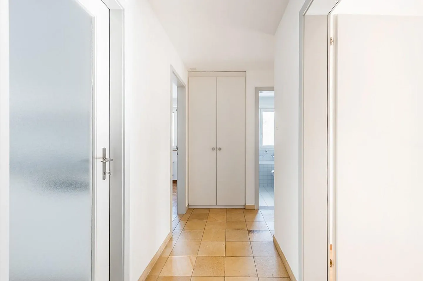 Appartement spacieux avec commodités modernes - Photo 6 sur 7