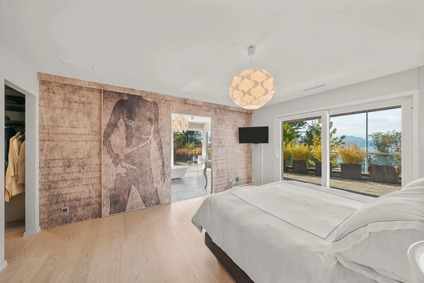 Duplex penthouse with unobstructed view of Lake Geneva - Photo 6 of 9
