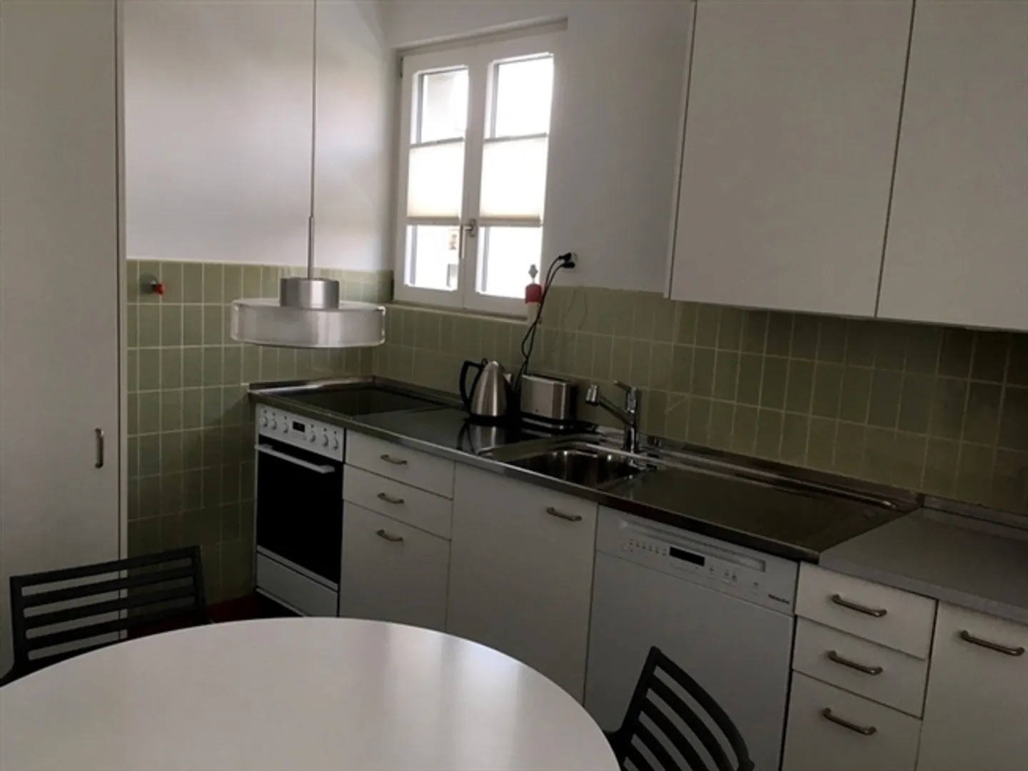 POUR INDIVIDUS À THUN (BE), MEUBLÉ, TEMPORAIRE - Photo 3 sur 9