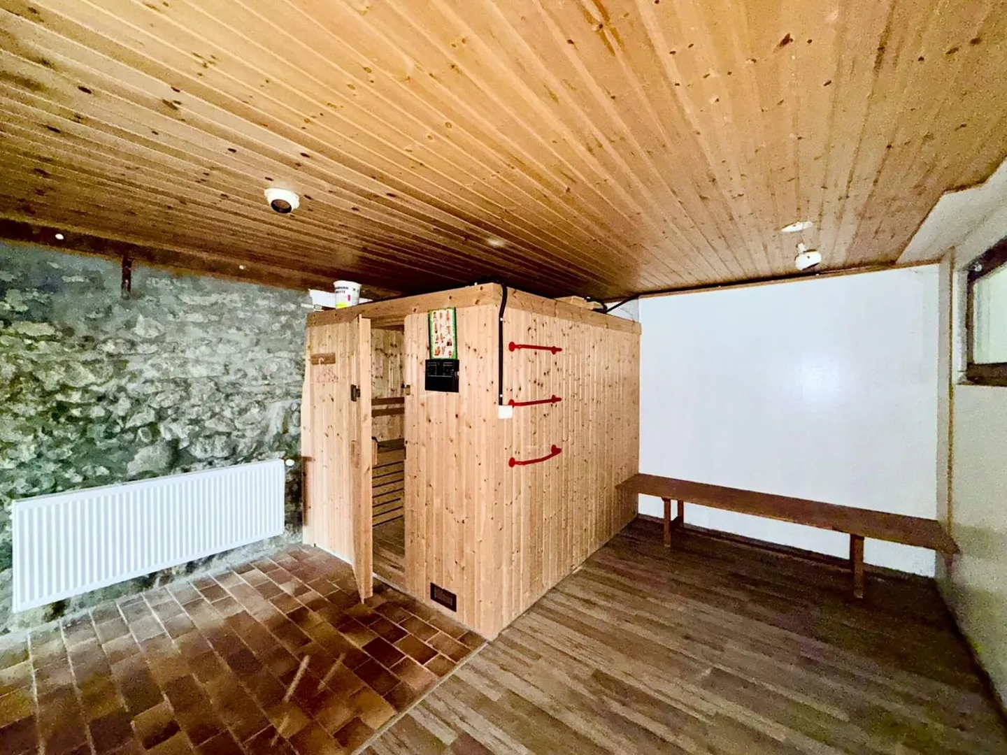 Fattoria ristrutturata con 2 appartamenti - Foto 8 di 10