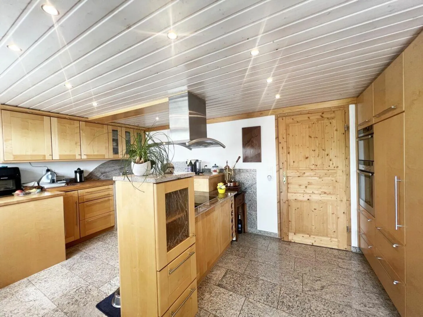 Property for lovers with a separate apartment - also suitable as a multi-generational house... - Photo 3 of 13