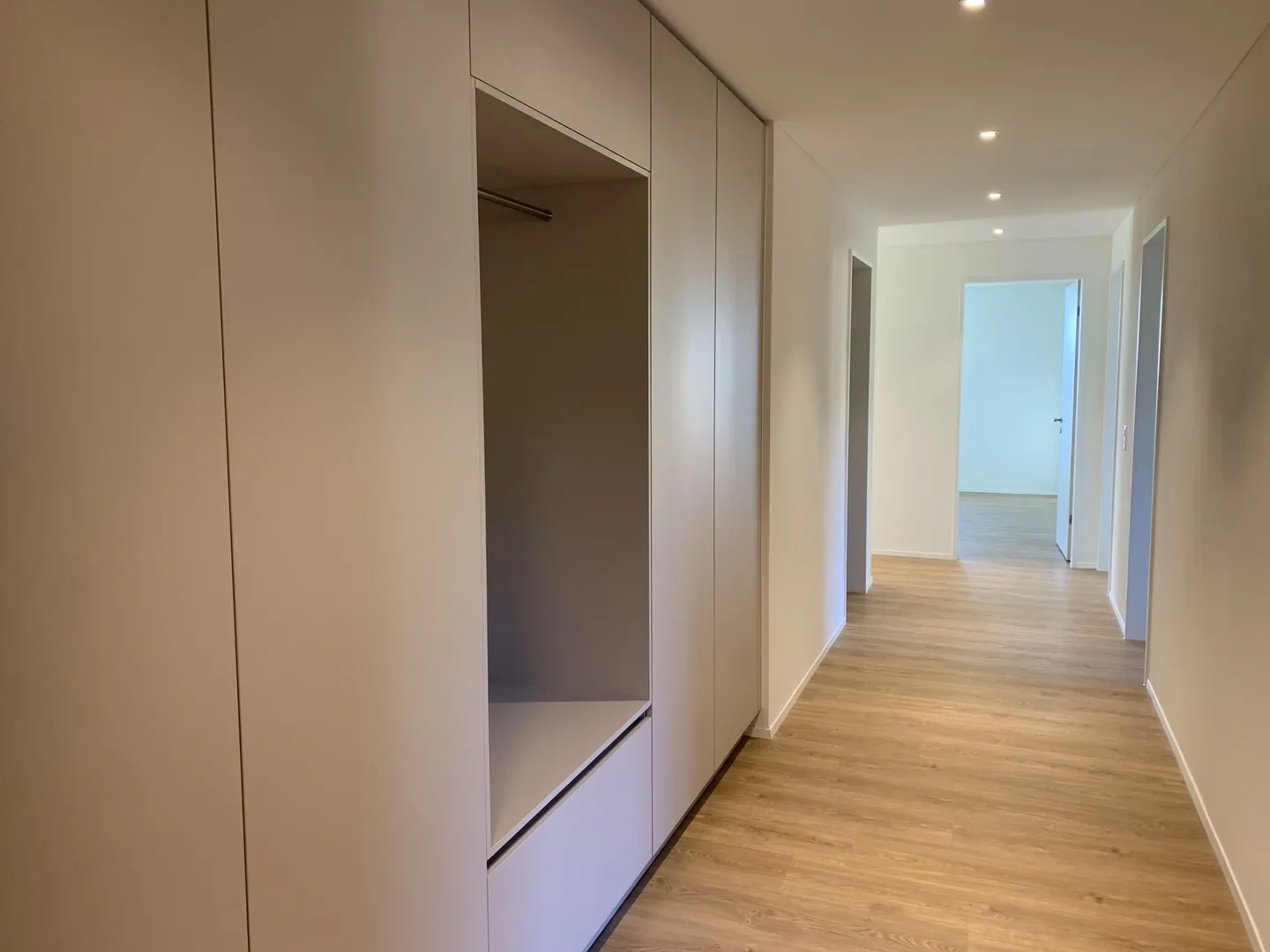 Appartement neuf de 5,5 pièces avec un espace de vie généreux (2ème étage) - Photo 7 sur 8