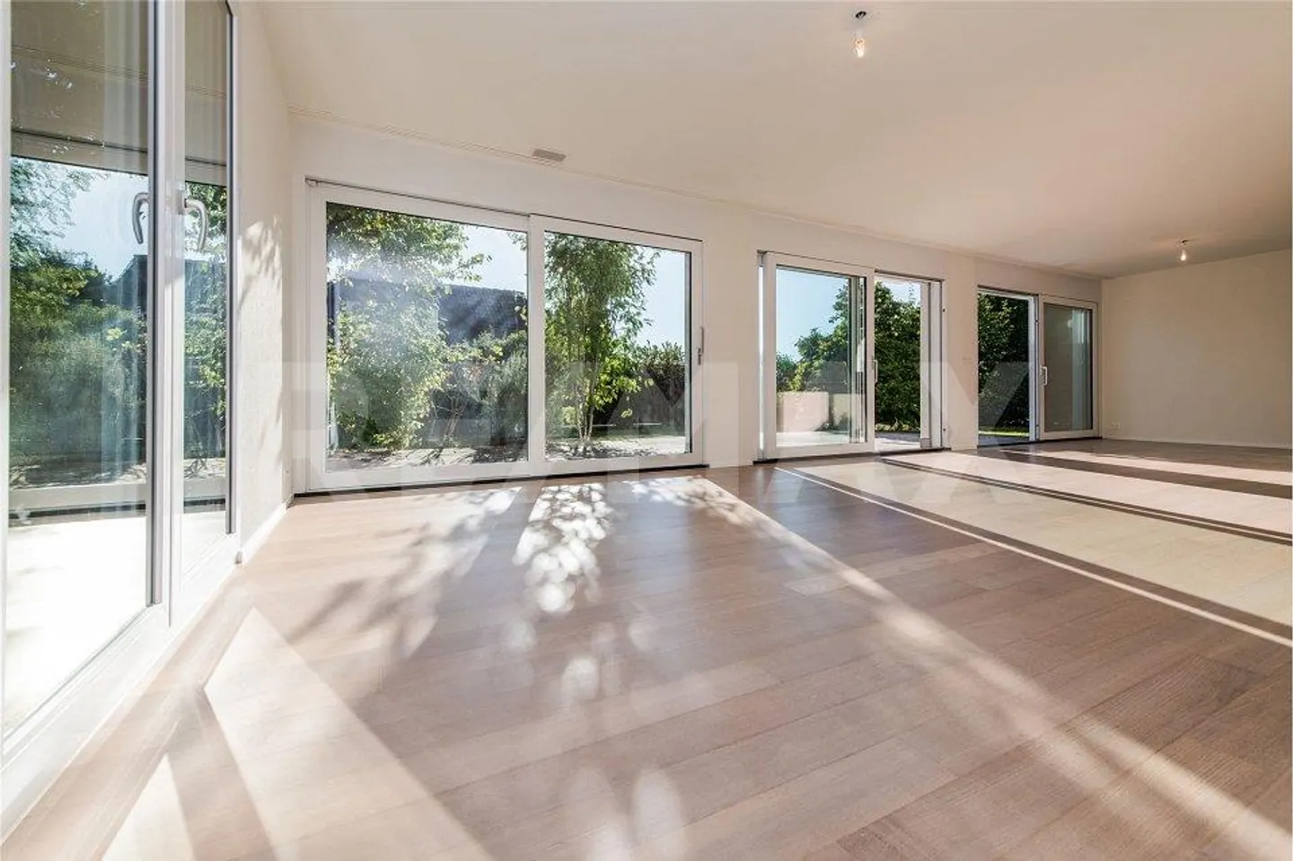 Maison Minergie indépendante de 6½ pièces dans un emplacement privilégié - Photo 3 sur 12