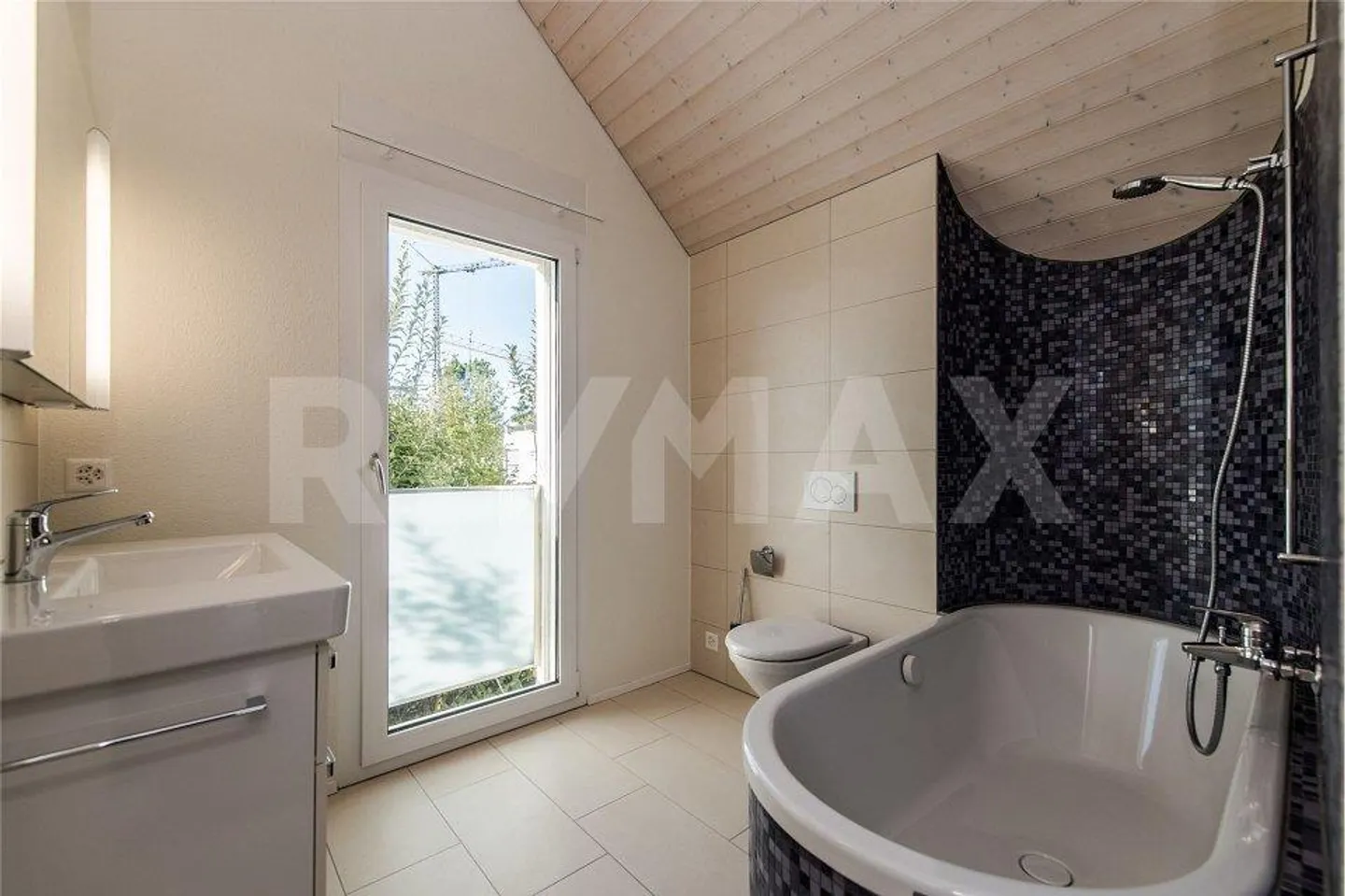 Maison Minergie indépendante de 6½ pièces dans un emplacement privilégié - Photo 9 sur 12