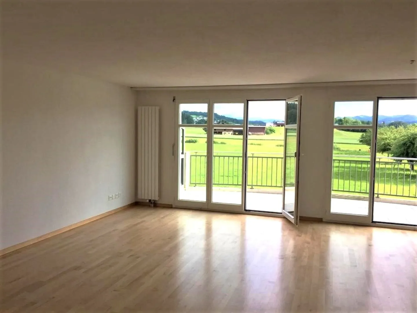 Appartamento duplex attraente di 5,5 stanze con balcone in una proprietà ben tenuta - Foto 5 di 11