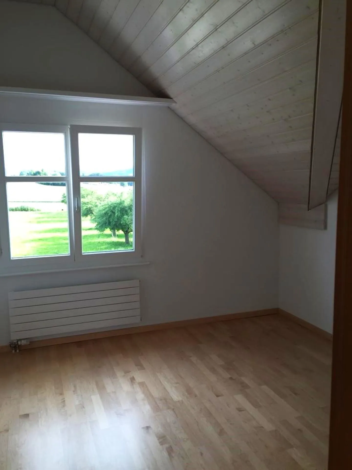 Appartamento duplex attraente di 5,5 stanze con balcone in una proprietà ben tenuta - Foto 8 di 11