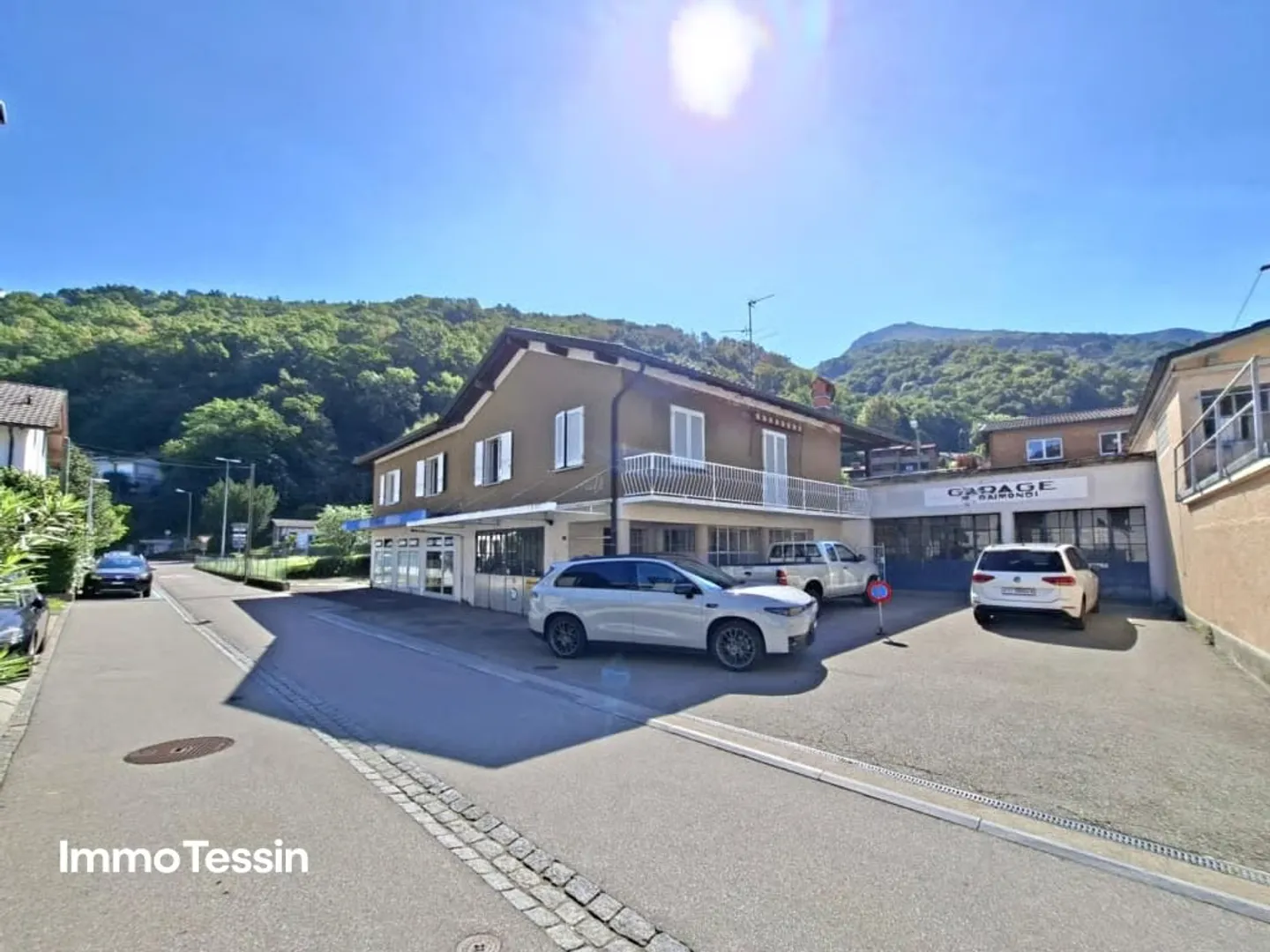 Propriété attrayante pour vivre et travailler sous un même toit dans un excellent emplacement sur le lac de Lugano - Photo 1 sur 13