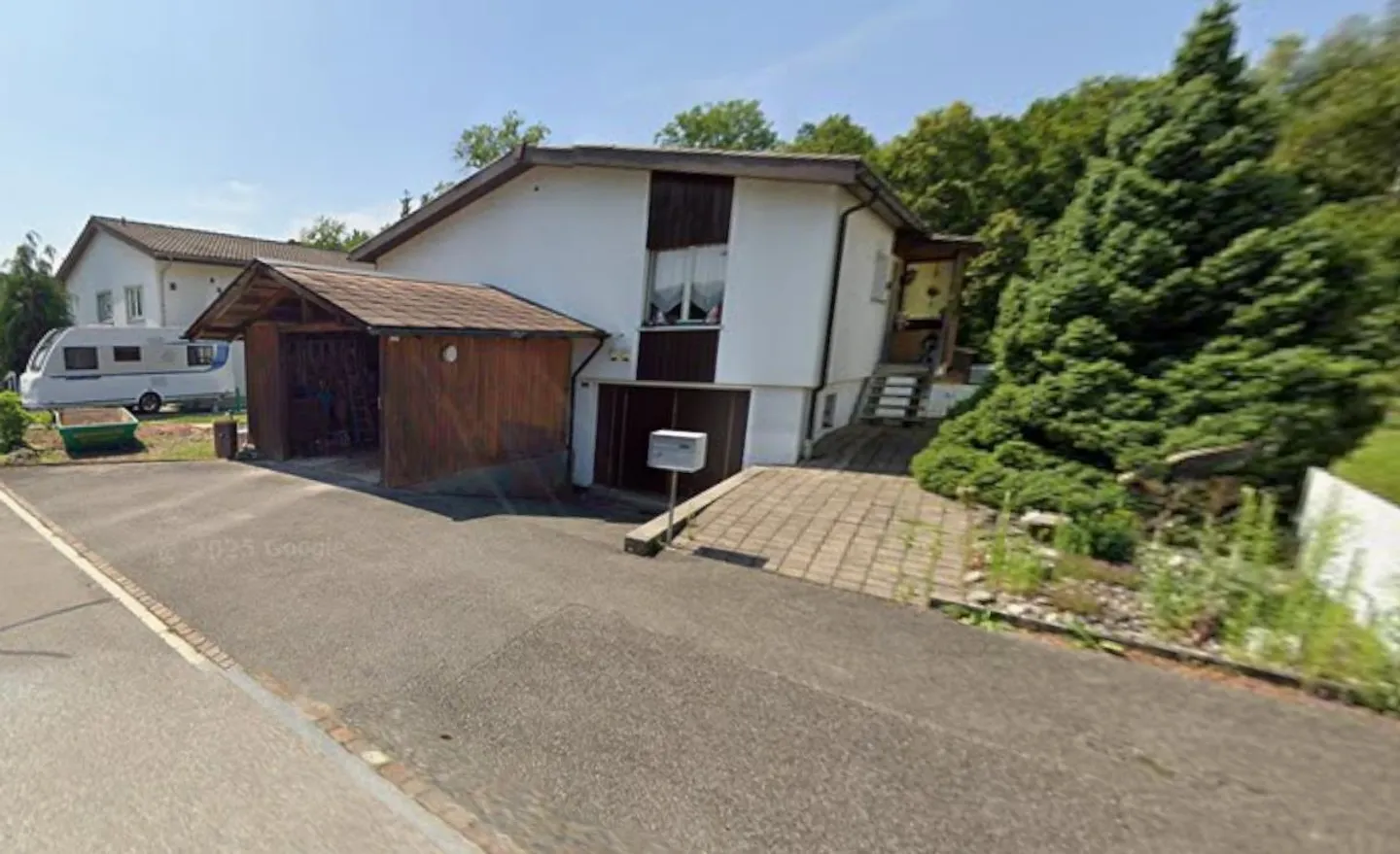 Casa unifamiliare di 4 stanze in una posizione tranquilla - Foto 1 di 13