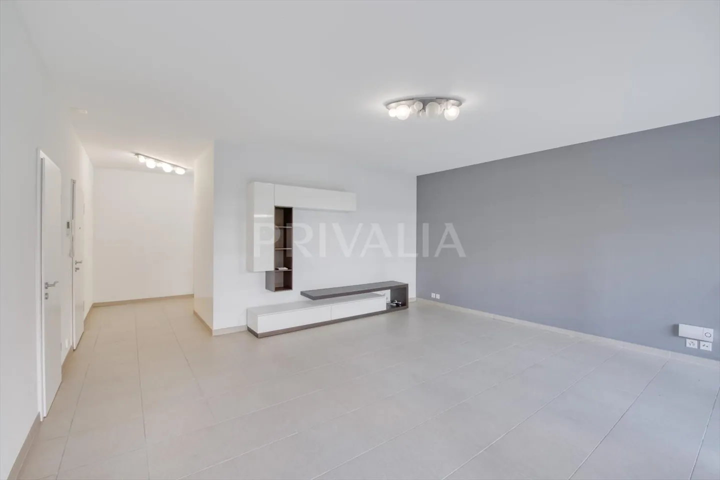 Disponibilità immediata - Appartamento al piano giardino di 4 locali nel centro di Onex - Foto 2 di 9