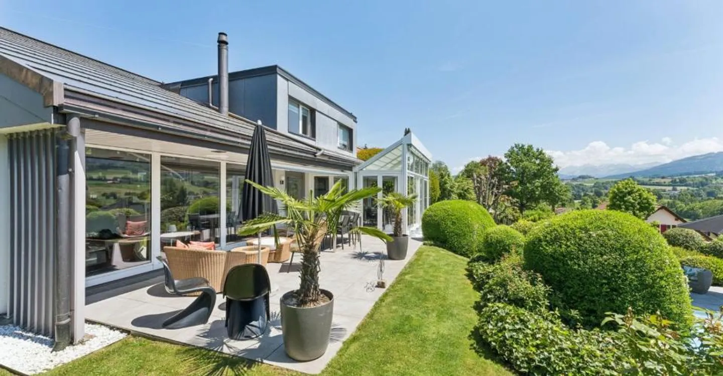 Maison d'Architecte avec Vue sur Montagne - Photo 2 sur 9