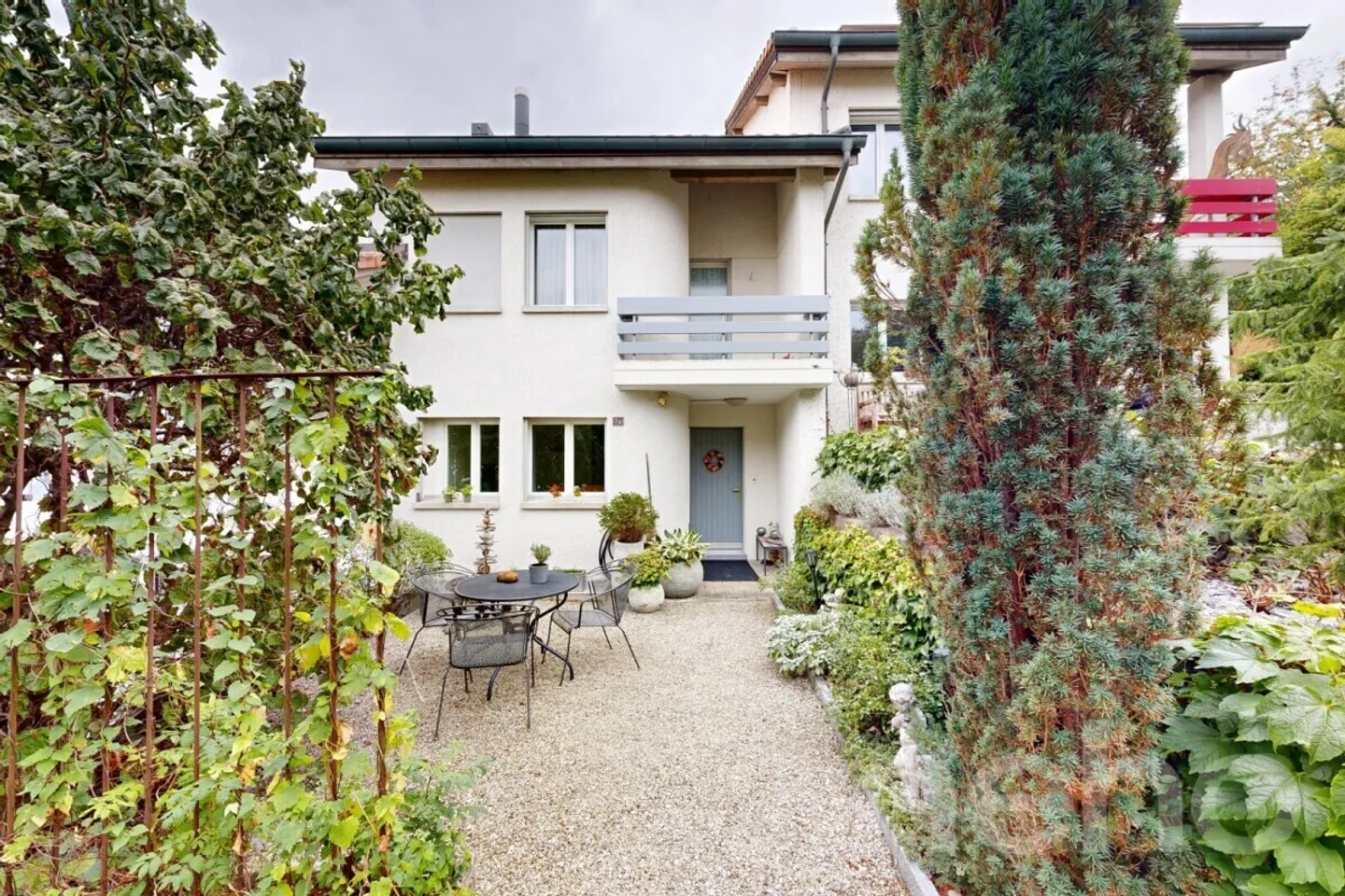 Casa a schiera affascinante con giardino - Foto 1 di 12