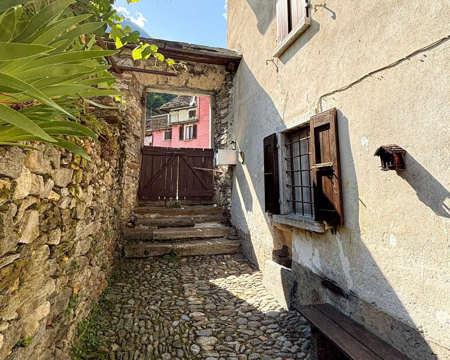 Characteristic house in the heart of the village of Lodano - Photo 1 of 12