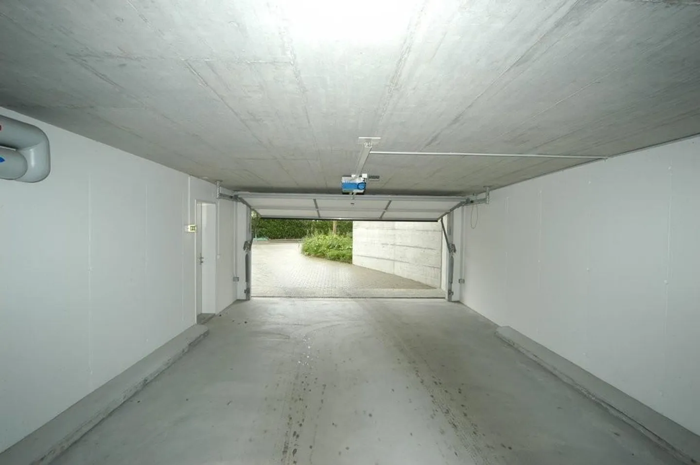 Looking for a parking space for your motorcycle? - Photo 2 of 2