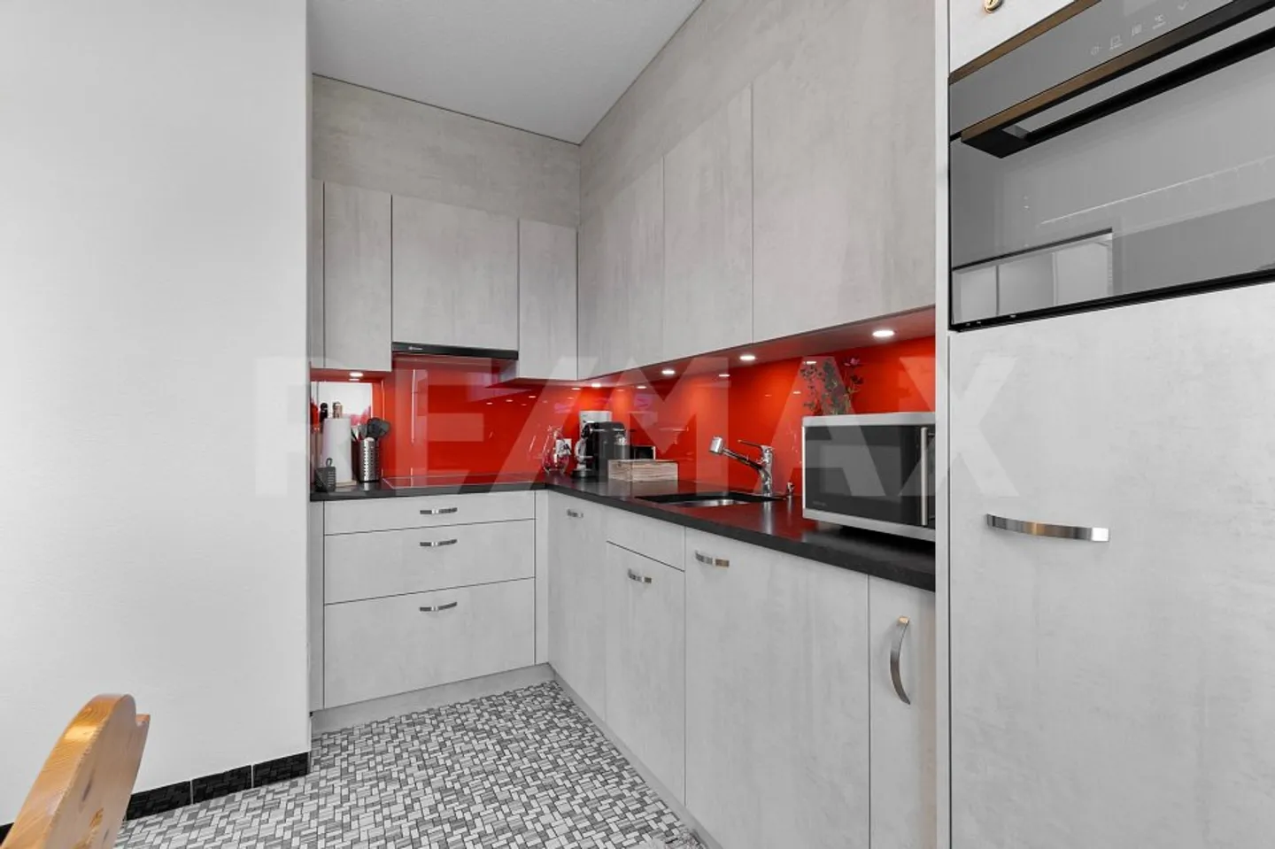 Charmante 2 ½ Zimmerwohnung mit bezaubernder Aussicht - Foto 8 von 13