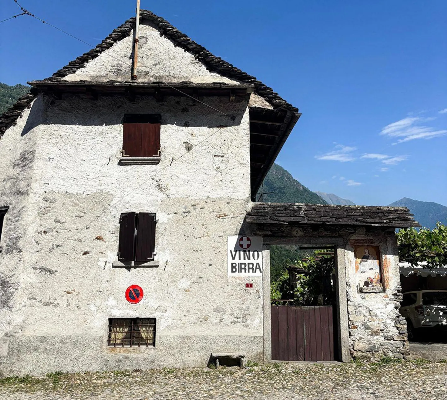 Characteristic house in the heart of the village of Lodano - Photo 9 of 12