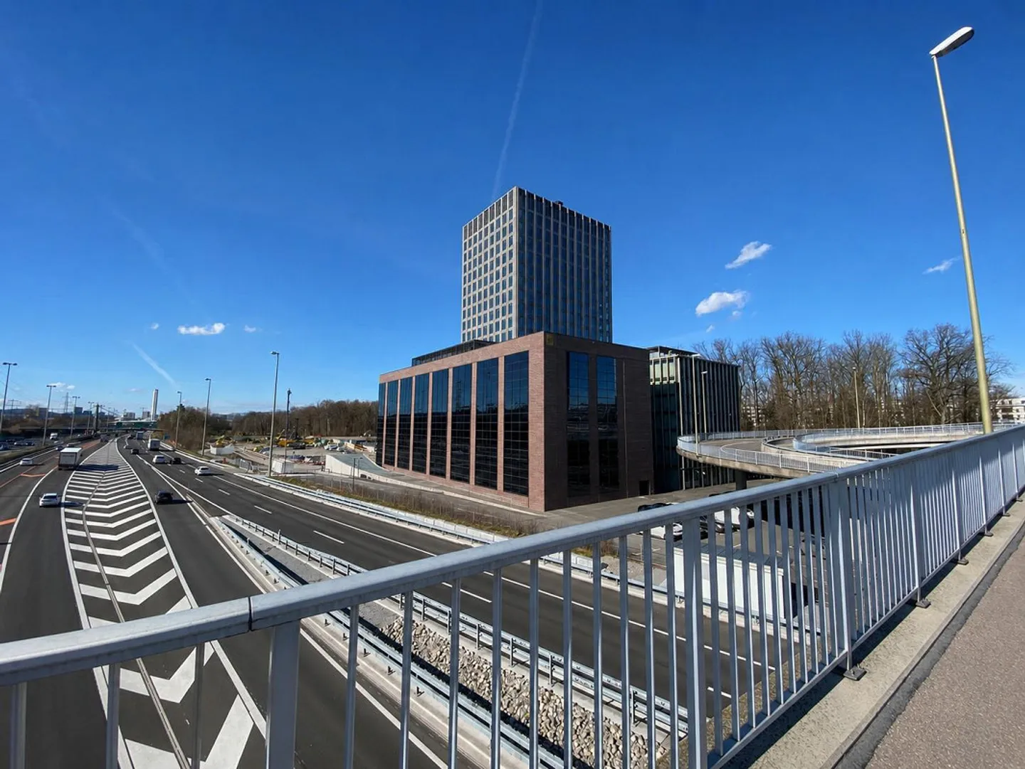 Espaces de bureau et de showroom exclusifs avec ascenseur pour voiture jusqu'à 5 700 m² - Photo 2 sur 10
