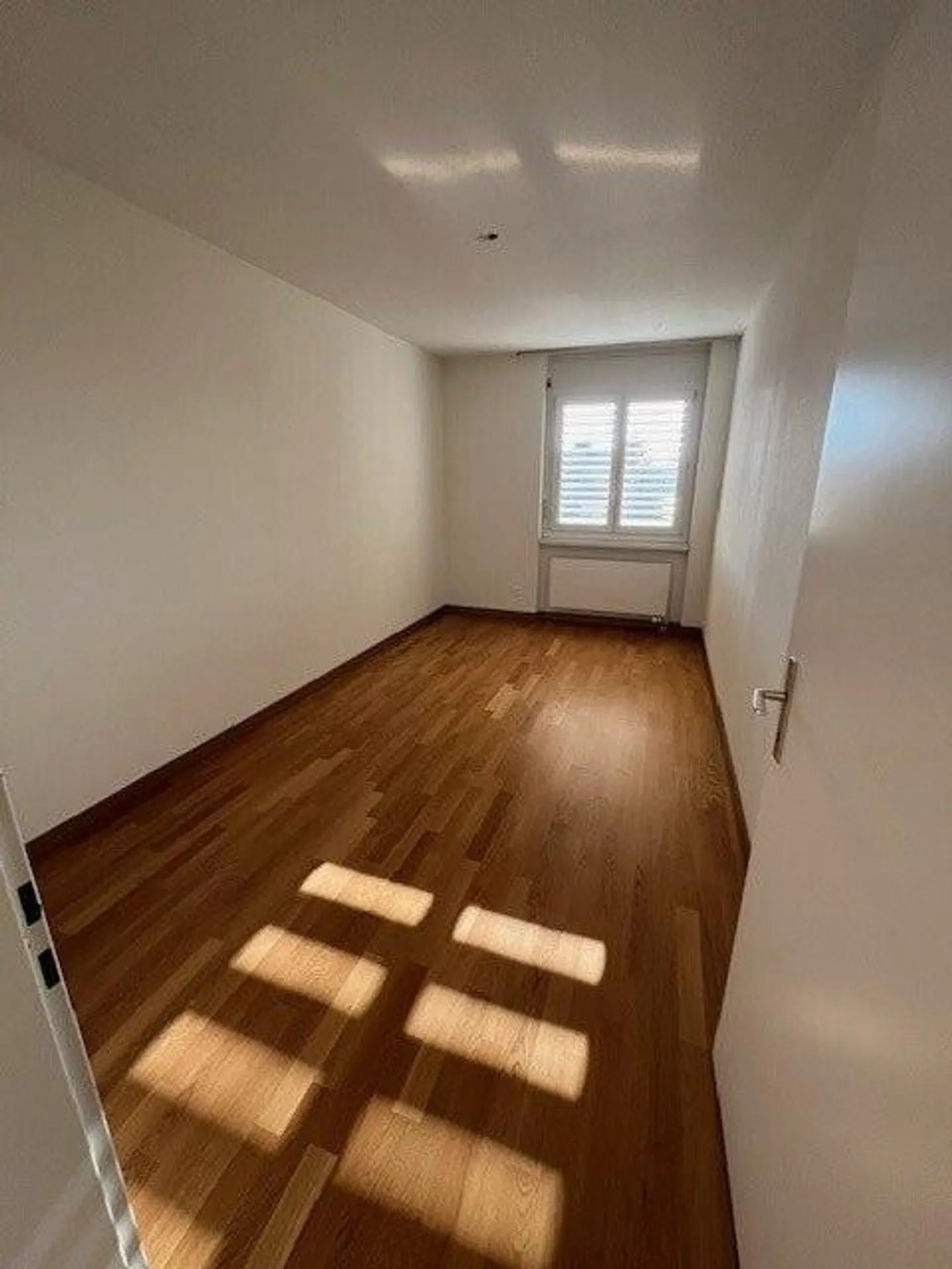Appartement confortable de 4,5 pièces avec patio au rez-de-chaussée - Photo 5 sur 7
