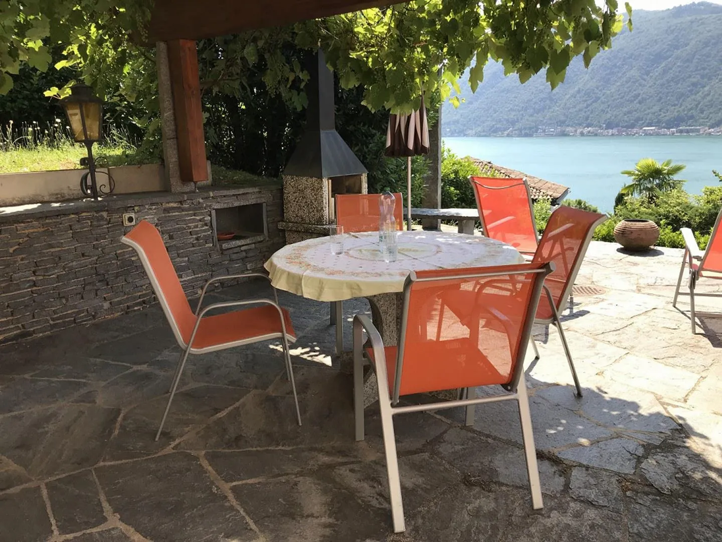 STUPENDO 2.5 LOCALI ARREDATO CON VISTA PANORAMICA SUL LAGO - Foto 11 di 13