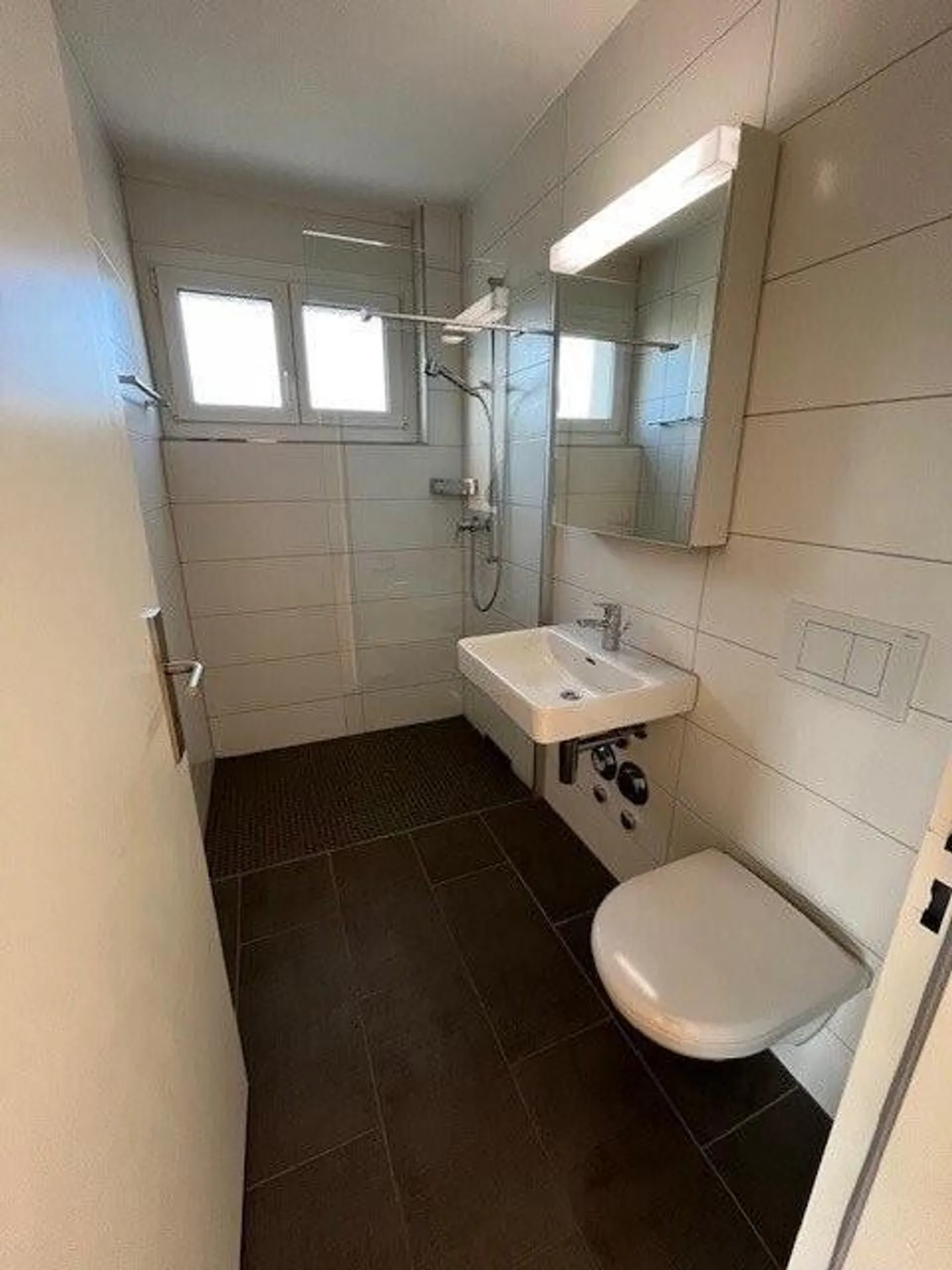 Appartement confortable de 4,5 pièces avec patio au rez-de-chaussée - Photo 7 sur 7