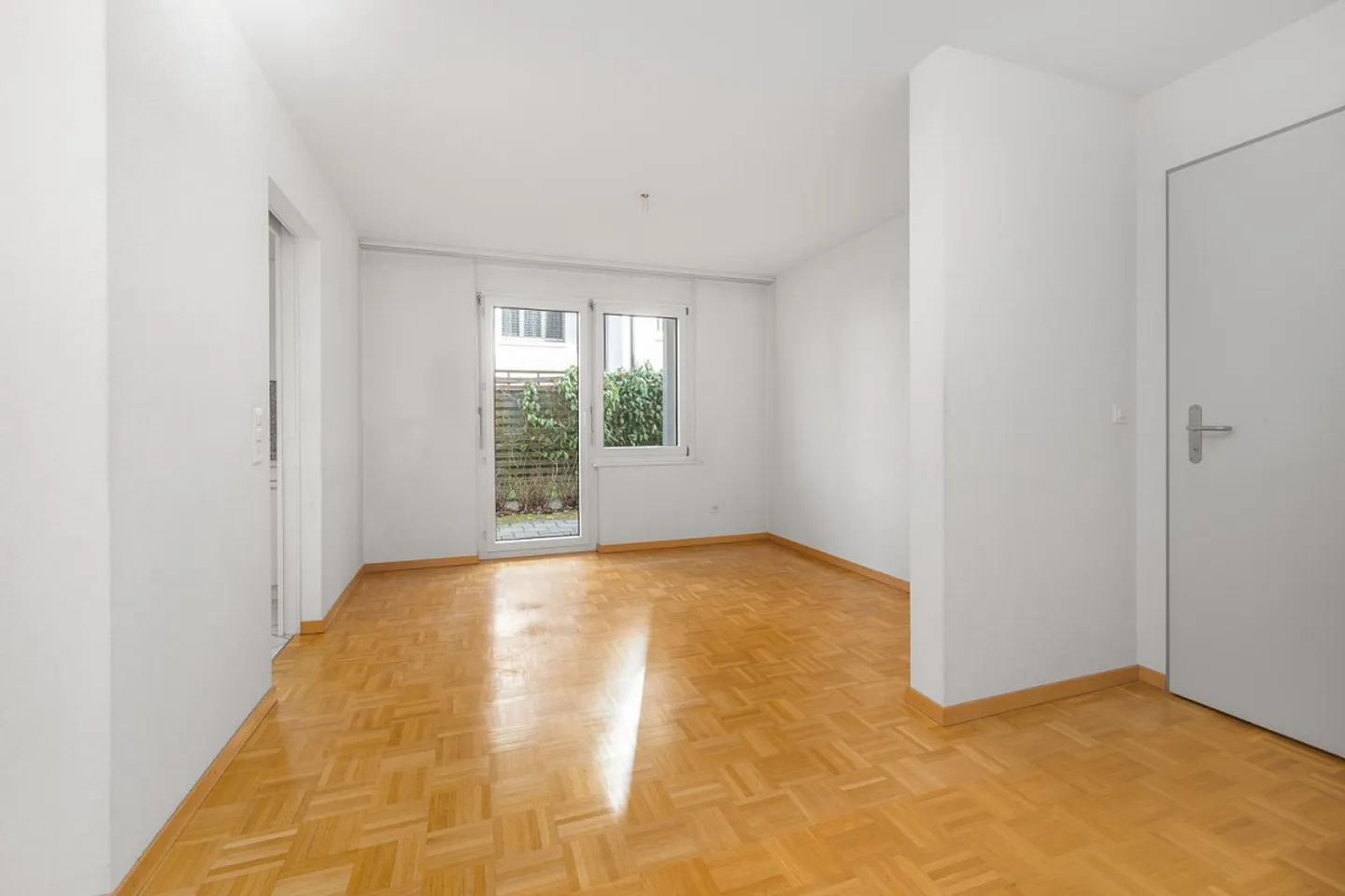 Spacious garden apartment in a quiet location - Photo 5 of 11